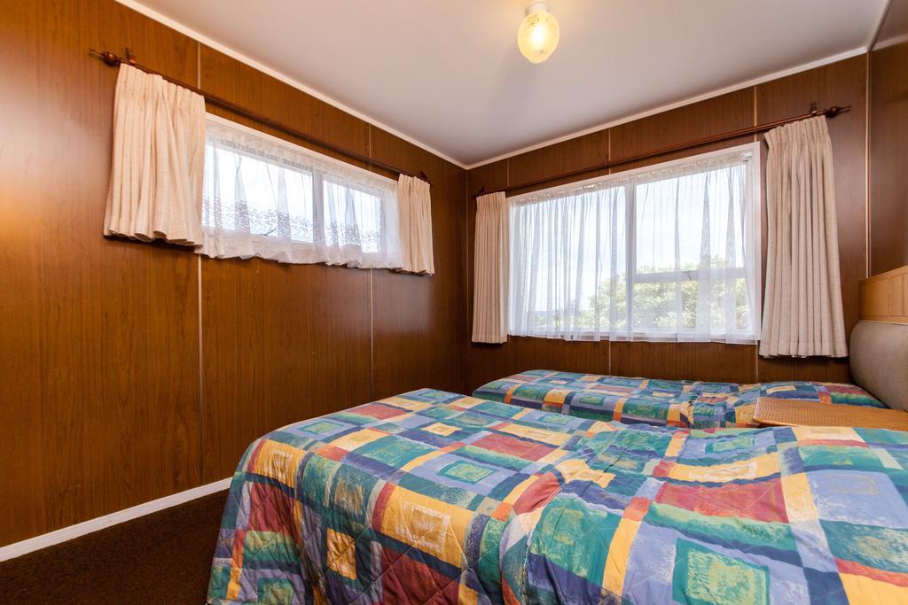 Sunset Lodge Motel Taupaki Room photo
