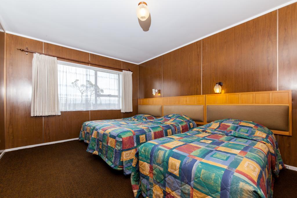 Sunset Lodge Motel Taupaki Room photo