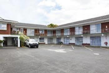 Sunset Lodge Motel Taupaki Exterior photo